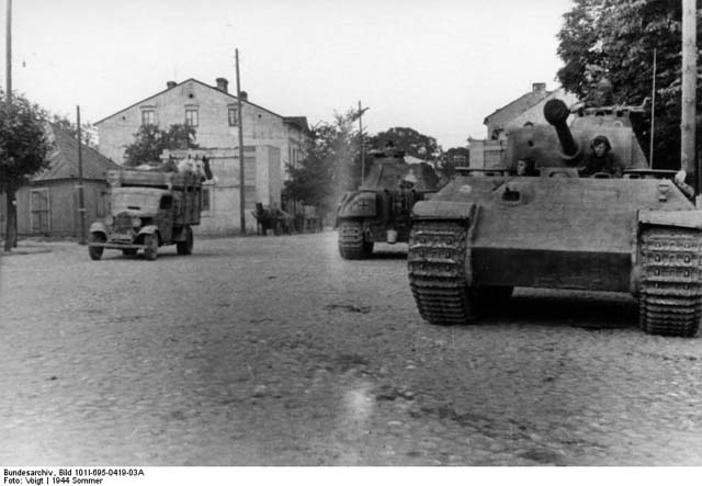 Танки «Пантера» из 3-й танковой дивизии СС „Мертвая голова“ в Седльце